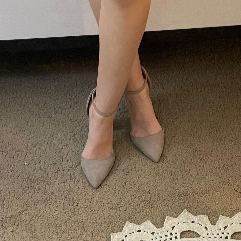 Pointed suede chunky heels with straps
